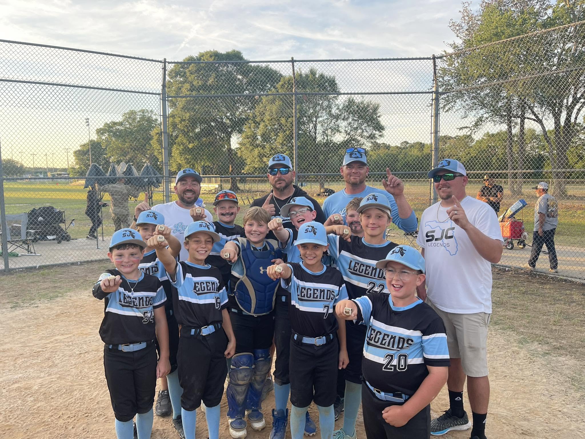 Legends 11U celebrating with rings